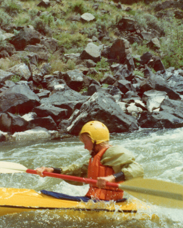 Sheri Tingey beim River Rafting im Packraft